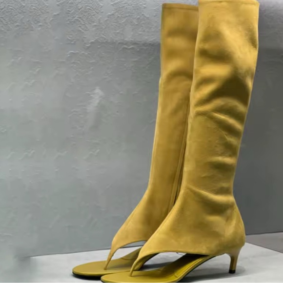 Elegant Mustard Yellow Women's Knee-High Boots size 9 - Picture 1 of 4